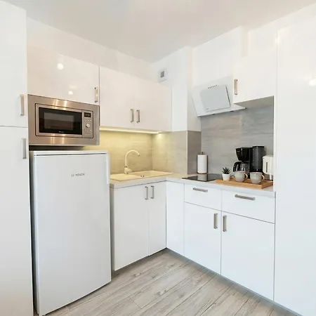 Sea Suite, 150 Meters To Beach, Balcony, Parking, Lift, Leśne Tarasy Apartament *